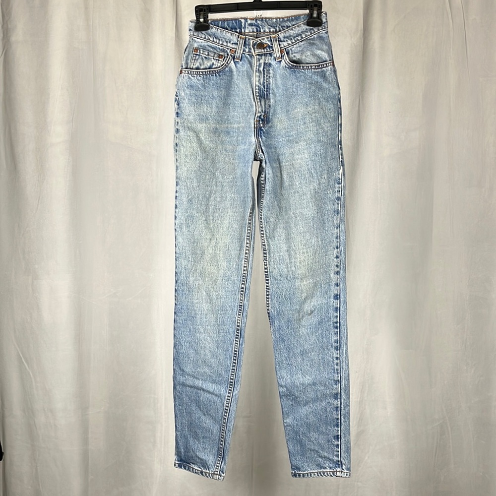 Vintage Levi’s 512 Slim Tapered Leg Denim‎ Jeans.